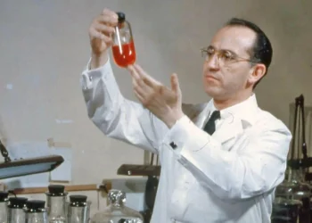 The scientist who developed the polio vaccine but refused to profit from it