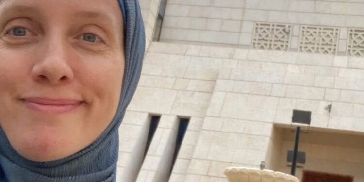 Iraqi armed group to release abducted US journalist on condition she leaves Irag